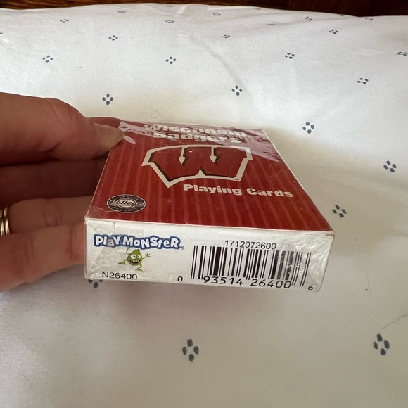 Wisconsin Badgers Playing Cards, new in sealed package, genuine college product - Picture 4 of 4